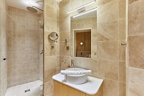 Terrace Apartment Trocadero Eiffel Tower by Studio Prestige