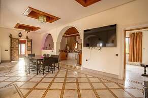 Villa Familiale De 5 Chambres Avec Piscine