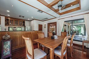 Naiharn 4br Private PoolVilla near Beach