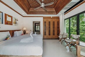 Naiharn 4br Private PoolVilla near Beach