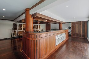 Naiharn 4br Private PoolVilla near Beach