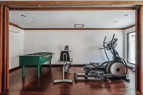 Naiharn 4br Private PoolVilla near Beach