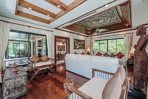 Naiharn 4br Private PoolVilla near Beach