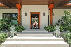 Naiharn 4br Private PoolVilla near Beach