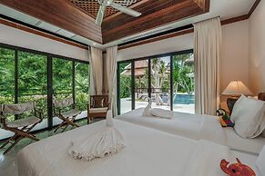 Naiharn 4br Private PoolVilla near Beach