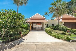 Naiharn 4br Private PoolVilla near Beach