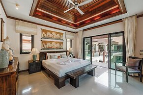 Naiharn 4br Private PoolVilla near Beach