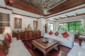 Naiharn 4br Private PoolVilla near Beach
