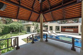 Naiharn 4br Private PoolVilla near Beach