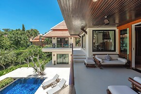 Naiharn 4br Private PoolVilla near Beach