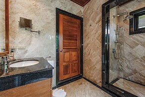 Naiharn 4br Private PoolVilla near Beach