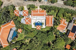 Naiharn 4br Private PoolVilla near Beach