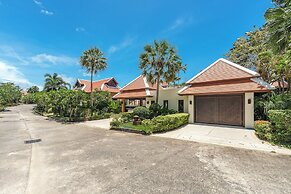 Naiharn 4br Private PoolVilla near Beach