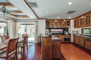 Naiharn 4br Private PoolVilla near Beach