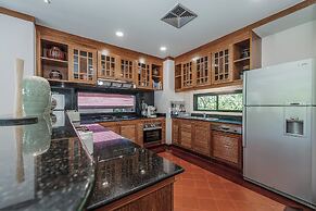 Naiharn 4br Private PoolVilla near Beach