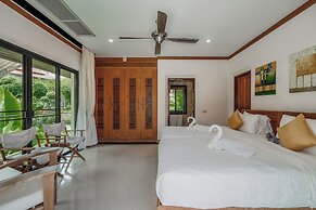 Naiharn 4br Private PoolVilla near Beach