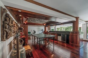 Naiharn 4br Private PoolVilla near Beach