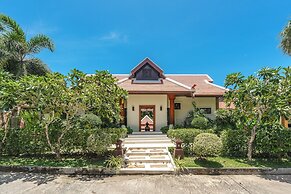 Naiharn 4br Private PoolVilla near Beach