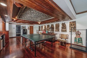 Naiharn 4br Private PoolVilla near Beach