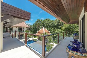 Naiharn 4br Private PoolVilla near Beach