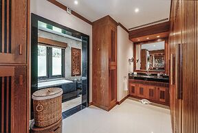 Naiharn 4br Private PoolVilla near Beach