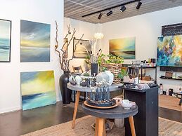 Holiday Home, Near Town Square