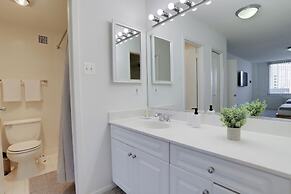 Stylish & Spacious 2BR in Crystal City