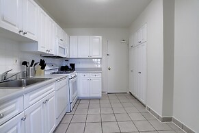 Stylish & Spacious 2BR in Crystal City