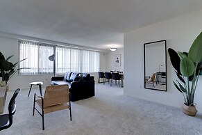 Stylish & Spacious 2BR in Crystal City