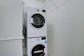 Stylish & Spacious 2BR in Crystal City