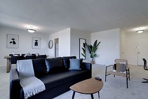 Stylish & Spacious 2BR in Crystal City