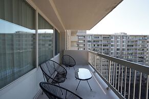 Stylish & Spacious 2BR in Crystal City