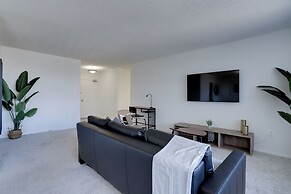 Stylish & Spacious 2BR in Crystal City