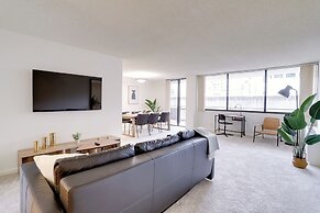 Modern 2BR Apt in Crystal City near D.C.