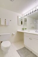 Modern 2BR Apt in Crystal City near D.C.