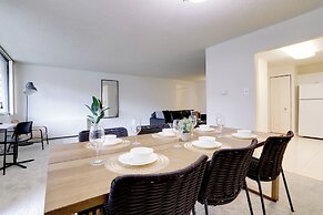 Modern 2BR Apt in Crystal City near D.C.