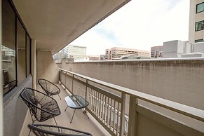 Modern 2BR Apt in Crystal City near D.C.