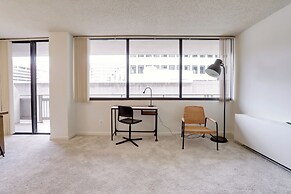 Modern 2BR Apt in Crystal City near D.C.