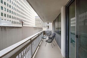 Modern 2BR Apt in Crystal City near D.C.