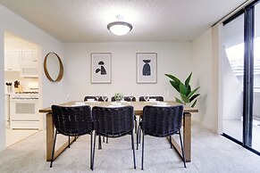 Modern 2BR Apt in Crystal City near D.C.
