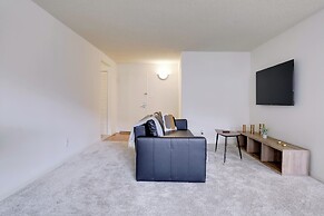 Modern 2BR Apt in Crystal City near D.C.
