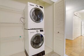 Modern 2BR Apt in Crystal City near D.C.