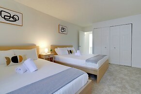 Modern 2BR Apt in Crystal City near D.C.