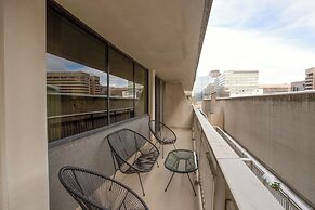 Modern 2BR Apt in Crystal City near D.C.