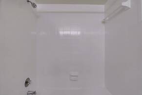 Modern 2BR Apt in Crystal City near D.C.