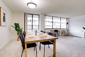 Modern 2BR Apt in Crystal City near D.C.
