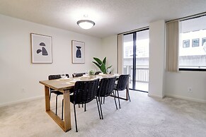 Modern 2BR Apt in Crystal City near D.C.