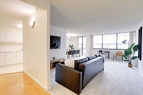 Modern 2BR Apt in Crystal City near D.C.