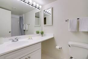 Modern 2BR Apt in Crystal City near D.C.