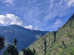 Kefi Bakehouse & Stays Tirthan